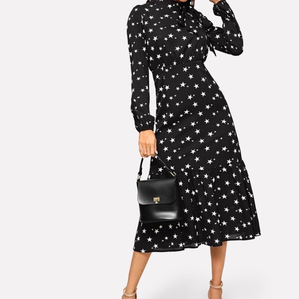 Size large Star Print Black midi length dress